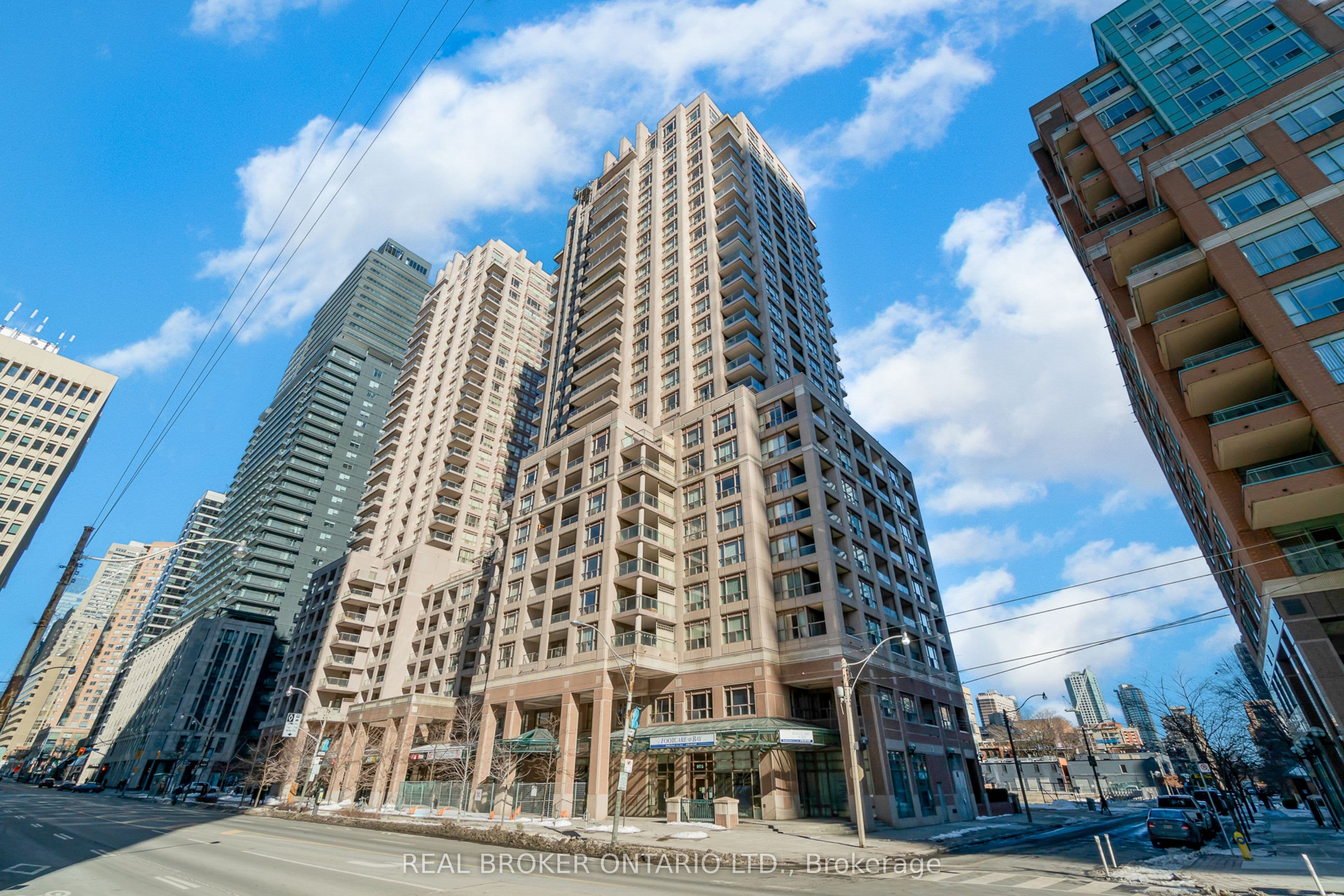 909 Bay Street 1908, Toronto, ON M5S 3G2