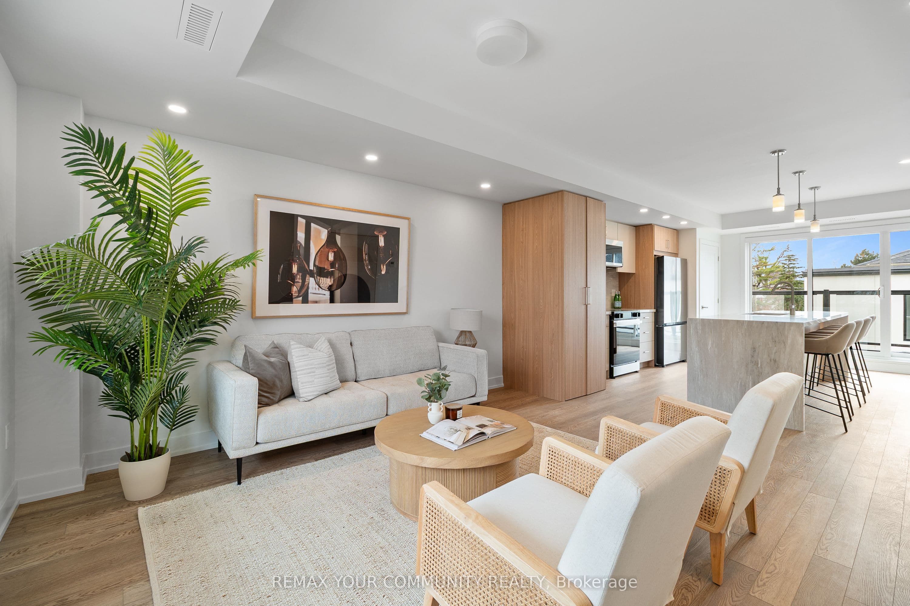 34 Poplar Avenue 3, Toronto, ON M9B 3R4