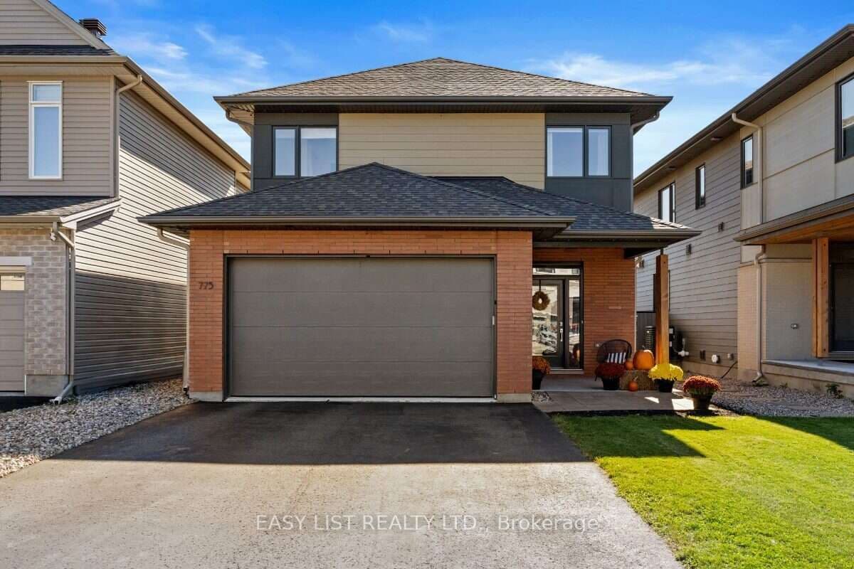 775 Carnelian Crescent, Blossom Park - Airport and Area, ON K1X 0A8