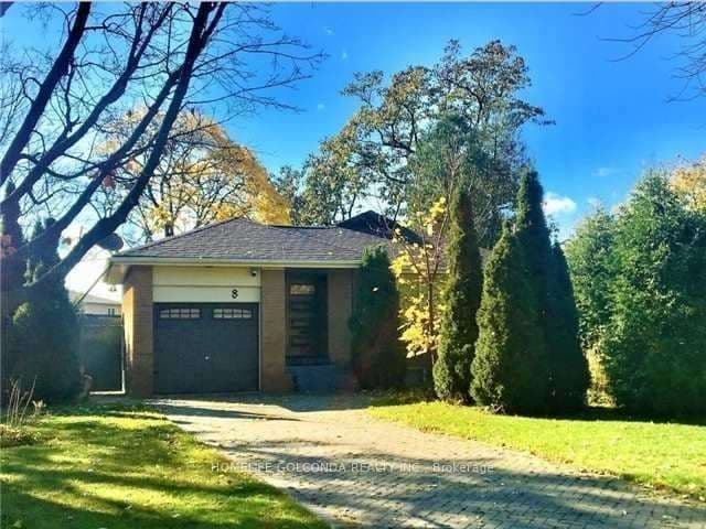 8 Hazelglen Avenue, Toronto, ON M2R 1R7