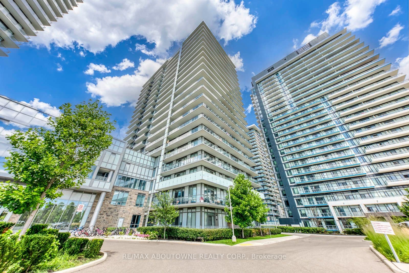 4675 Metcalfe Avenue 1709, Mississauga, ON L5M 0Z8