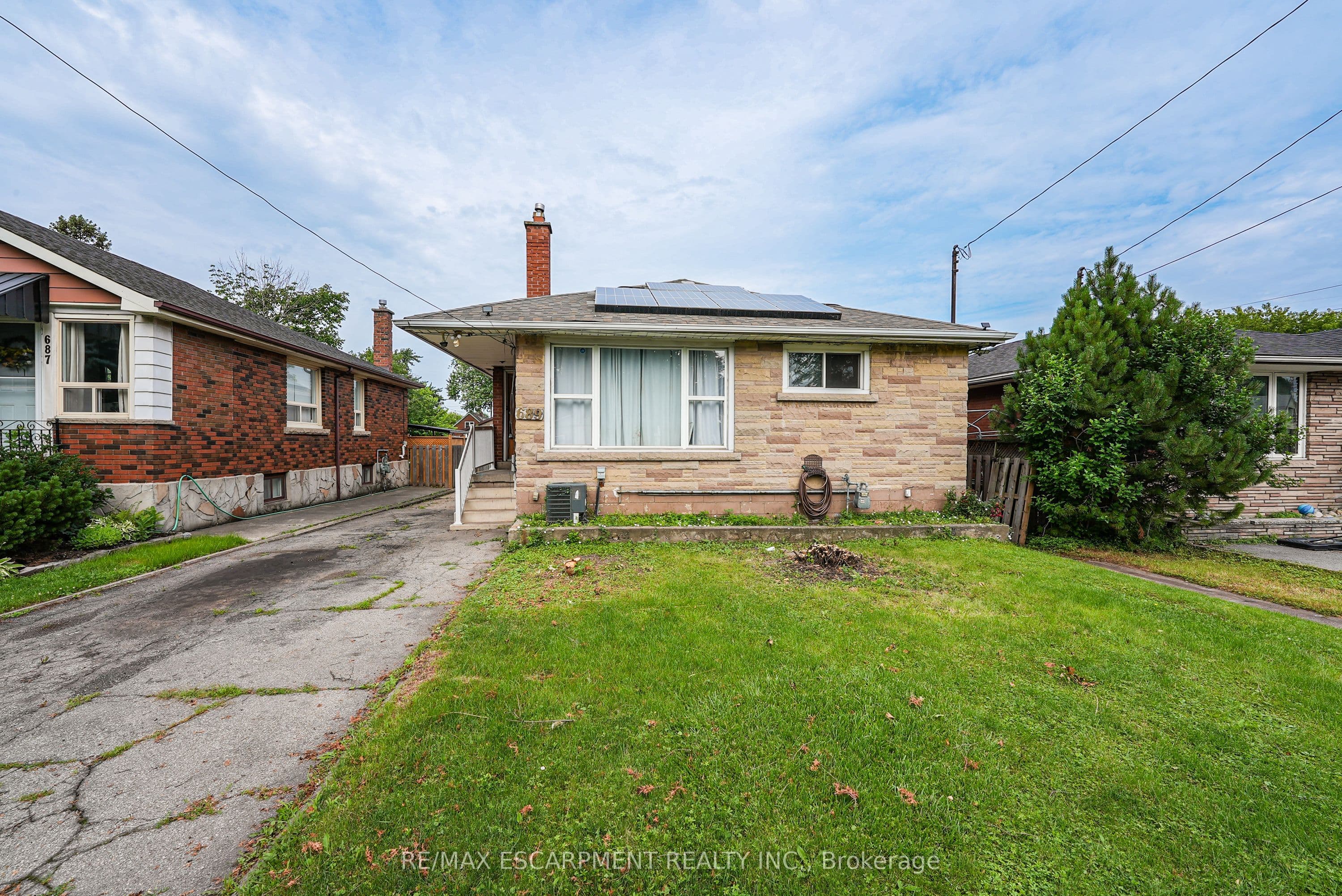 689 Burgess Avenue, Hamilton, ON L8H 6J2