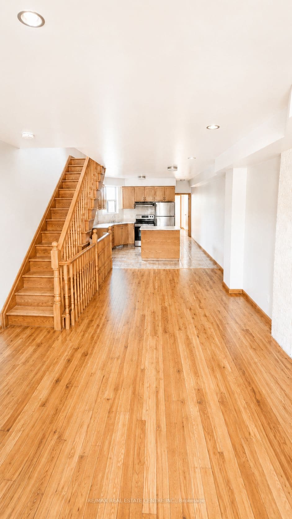 908 Ossington Avenue Upper, Toronto, ON M6G 3V1
