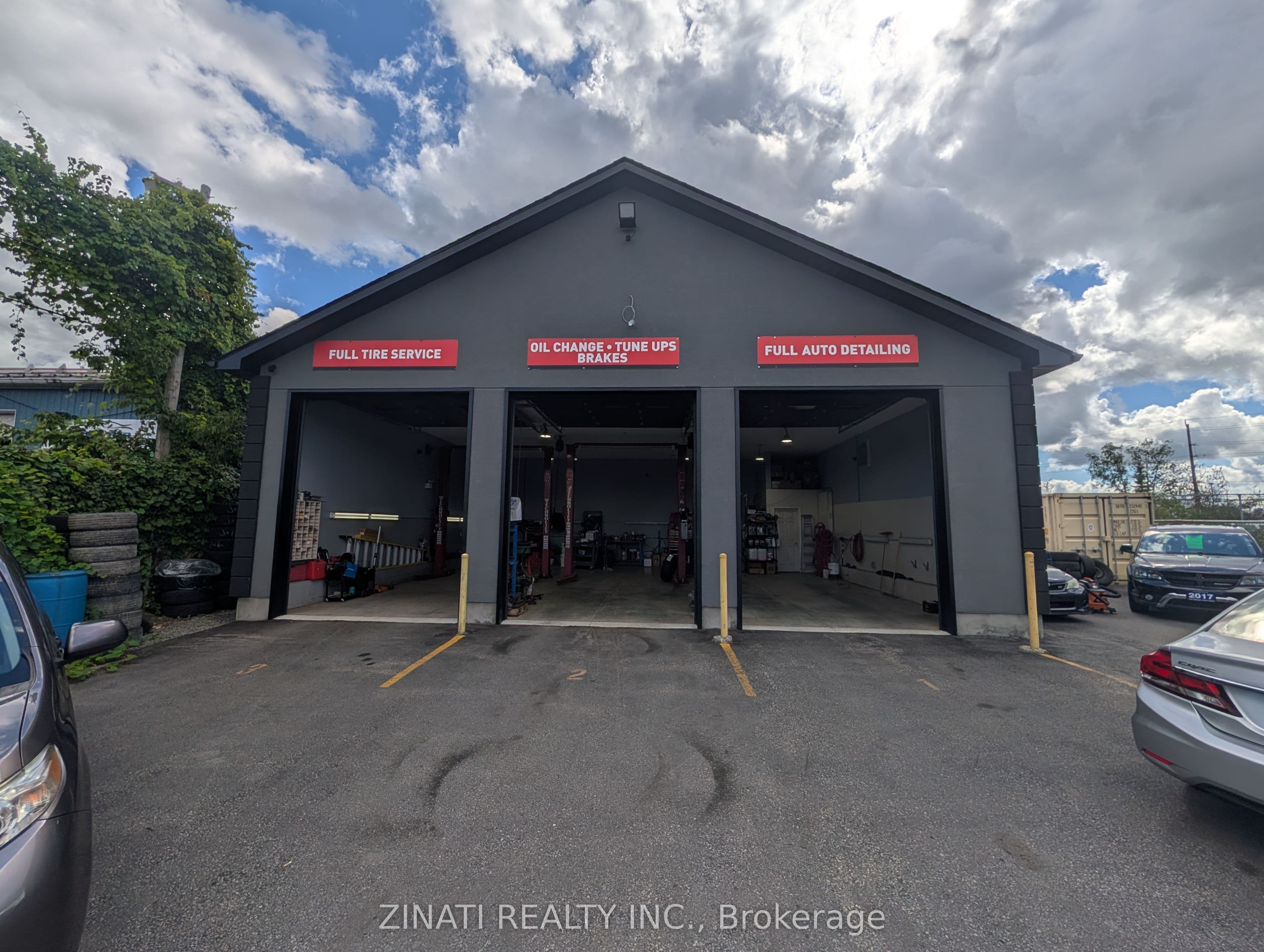 1494 Cyrville Road Garage, Cyrville - Carson Grove - Pineview, ON K1B 3L8