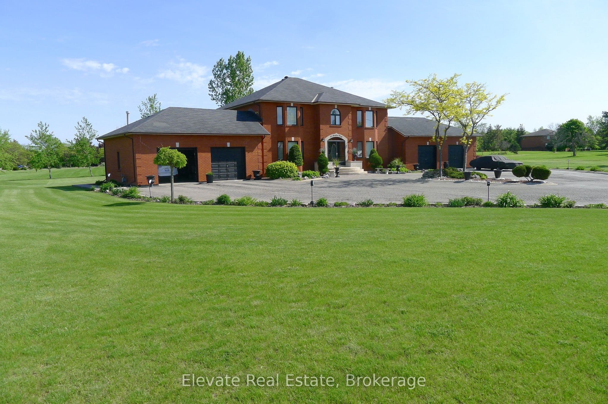 16 Fenton Way, Brampton, ON L6P 0P5