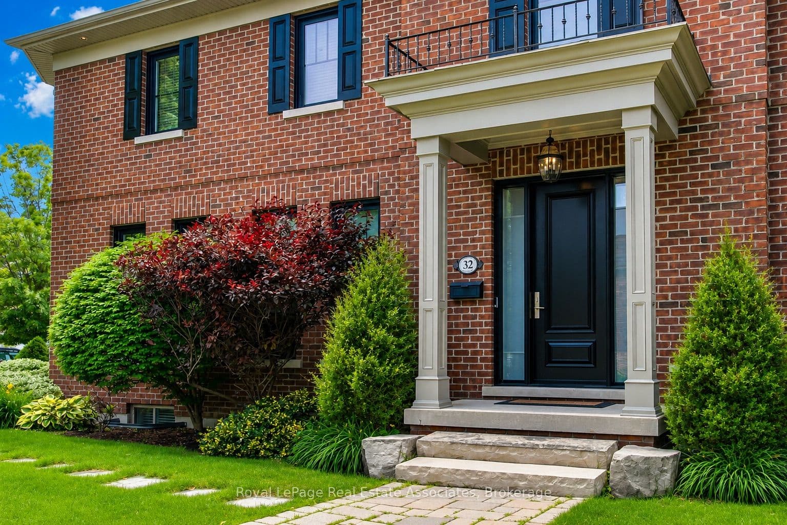 32 Jopling Avenue N, Toronto, ON M9B 4E7