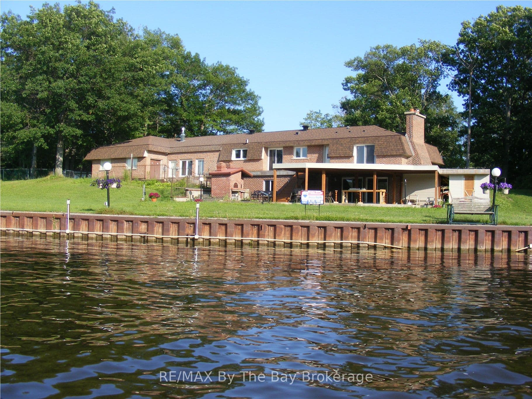 10 Edgewater Road, Wasaga Beach, ON L9Z 2W3