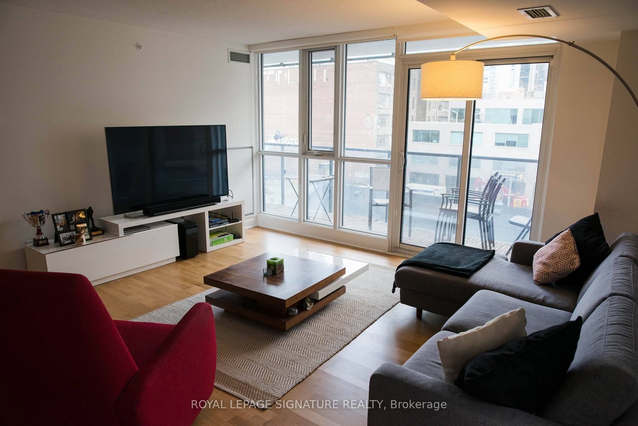 295 Adelaide Street W 414, Toronto, ON M5V 0L4