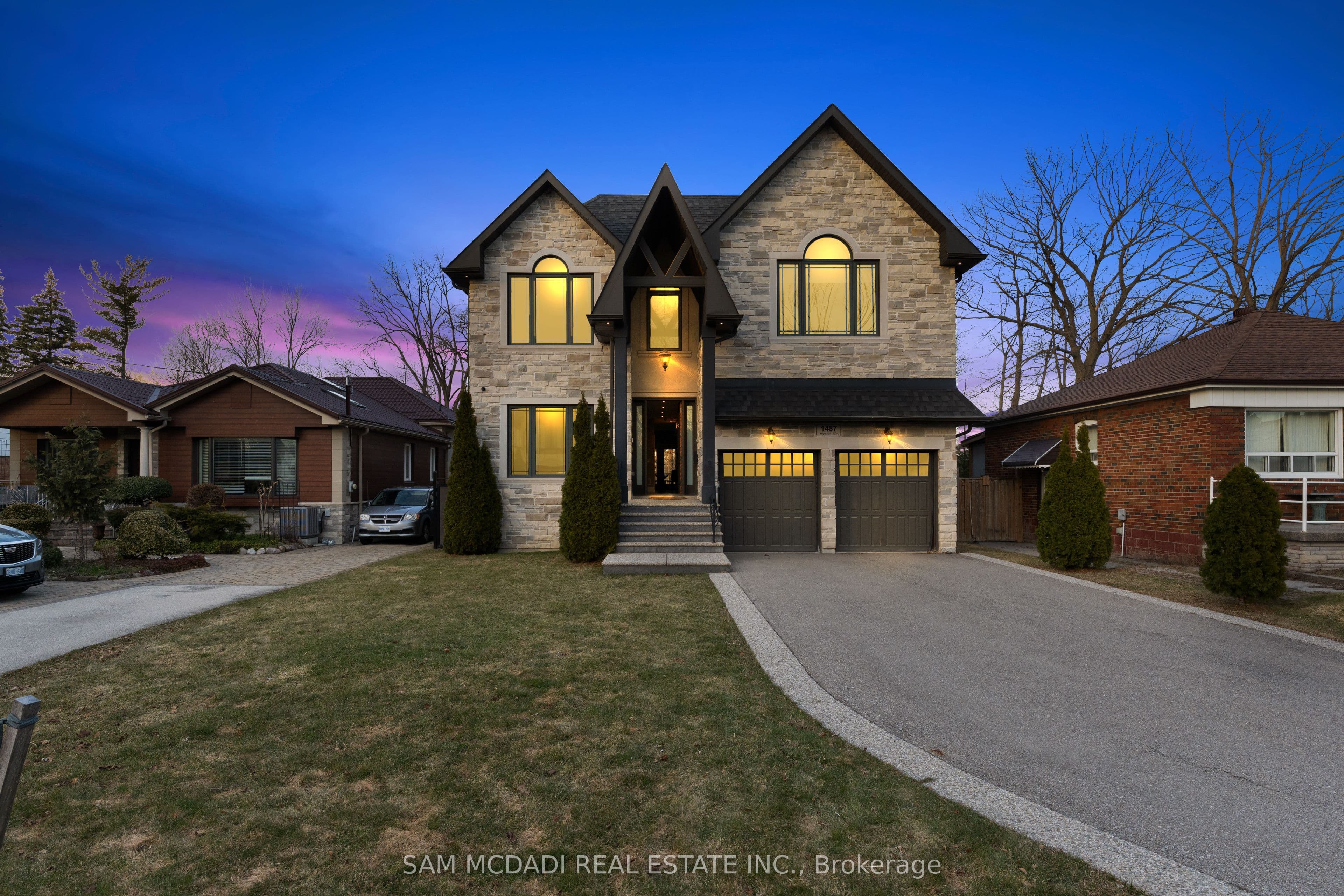 1487 Myron Drive, Mississauga, ON L5E 2N5