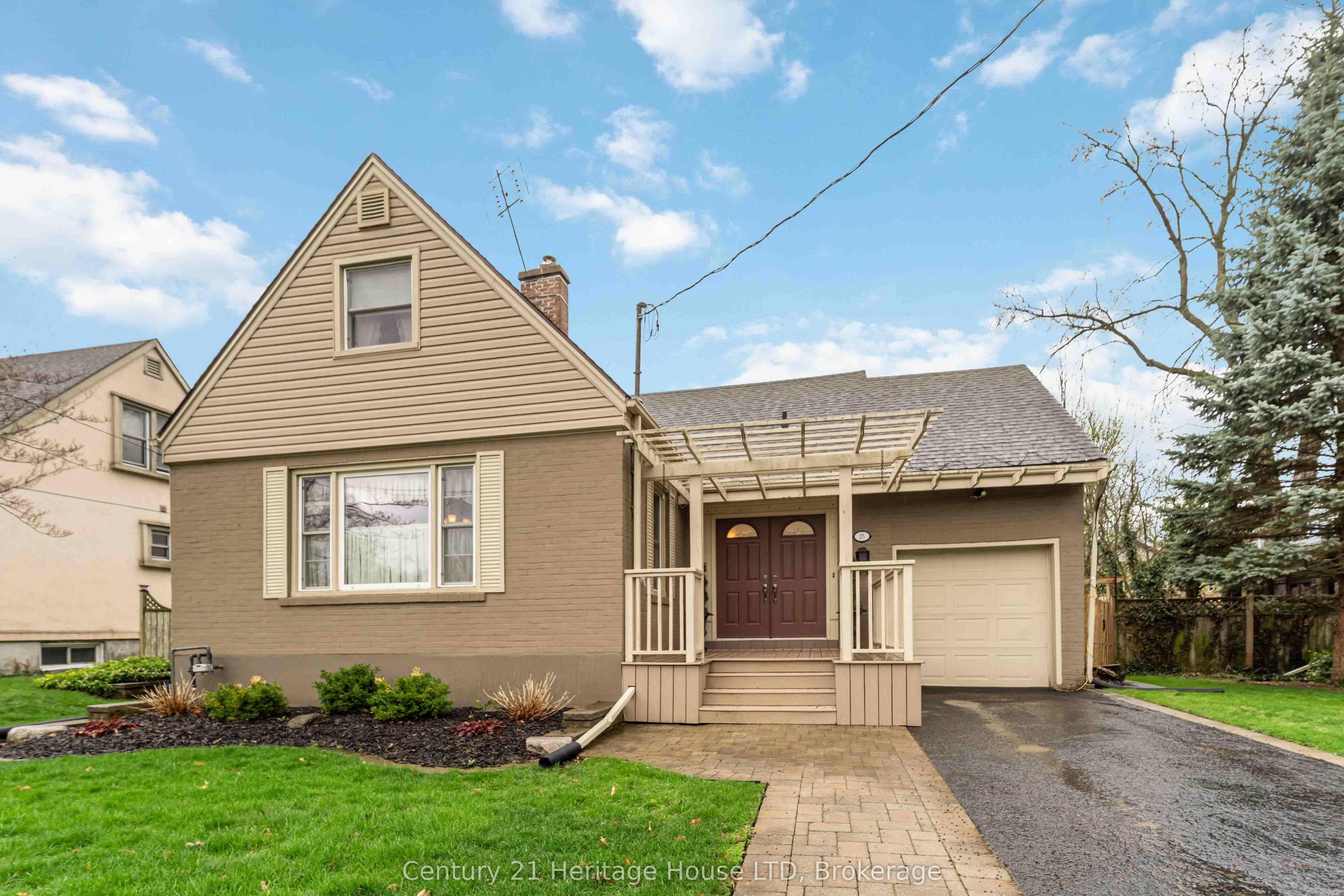 25 GLENVIEW Avenue, Welland, ON L3C 4K2