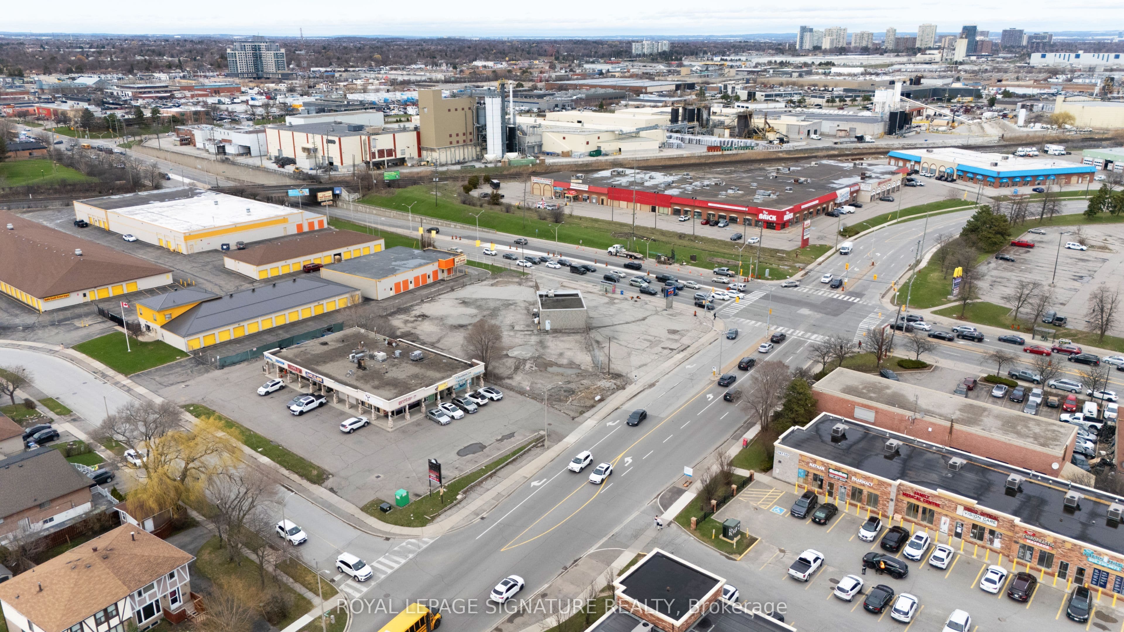 73 Kennedy Road S, Brampton, ON L6W 3E4
