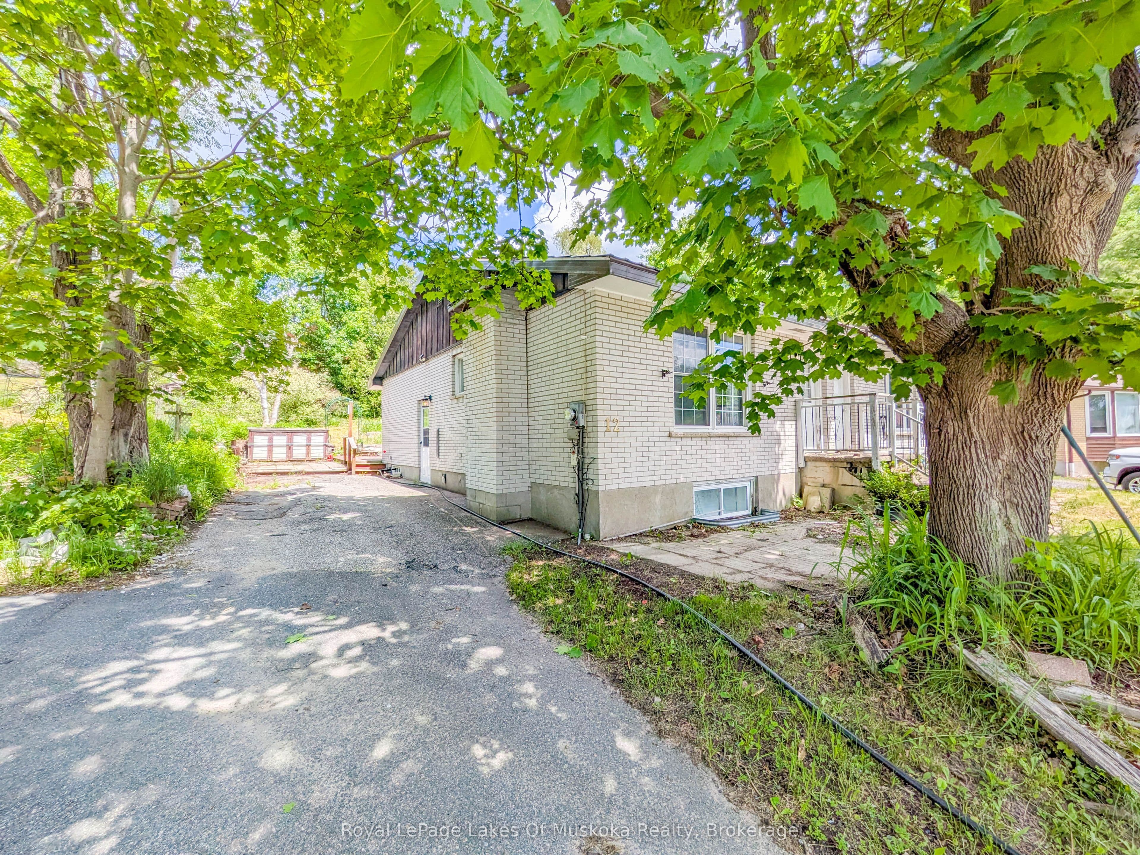 12 Valley Drive, Bracebridge, ON P1L 1B8