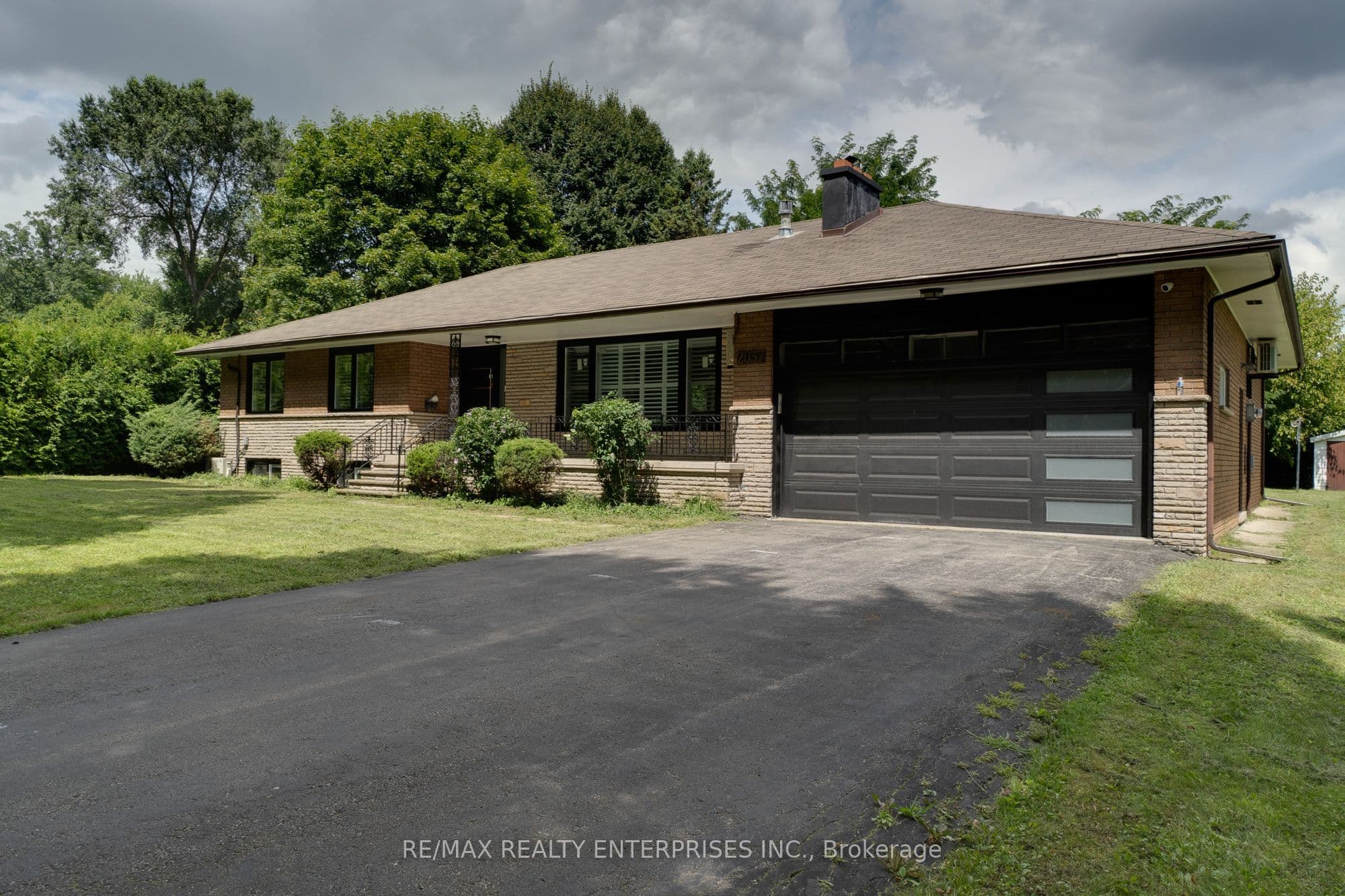 2037 Lynchmere Avenue, Mississauga, ON L5B 1W7