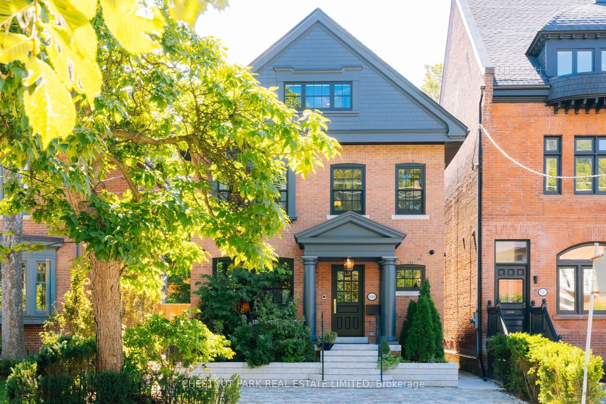149 Roxborough Street E, Toronto, ON M4W 1V9