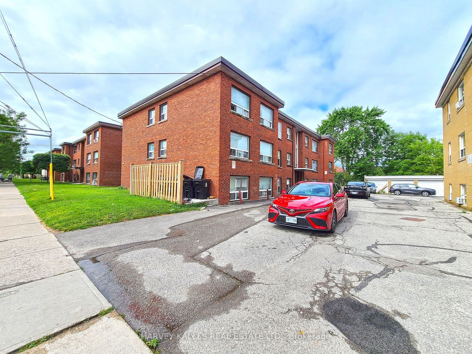 2434 Keele Street 10, Toronto, ON M6L 2N2