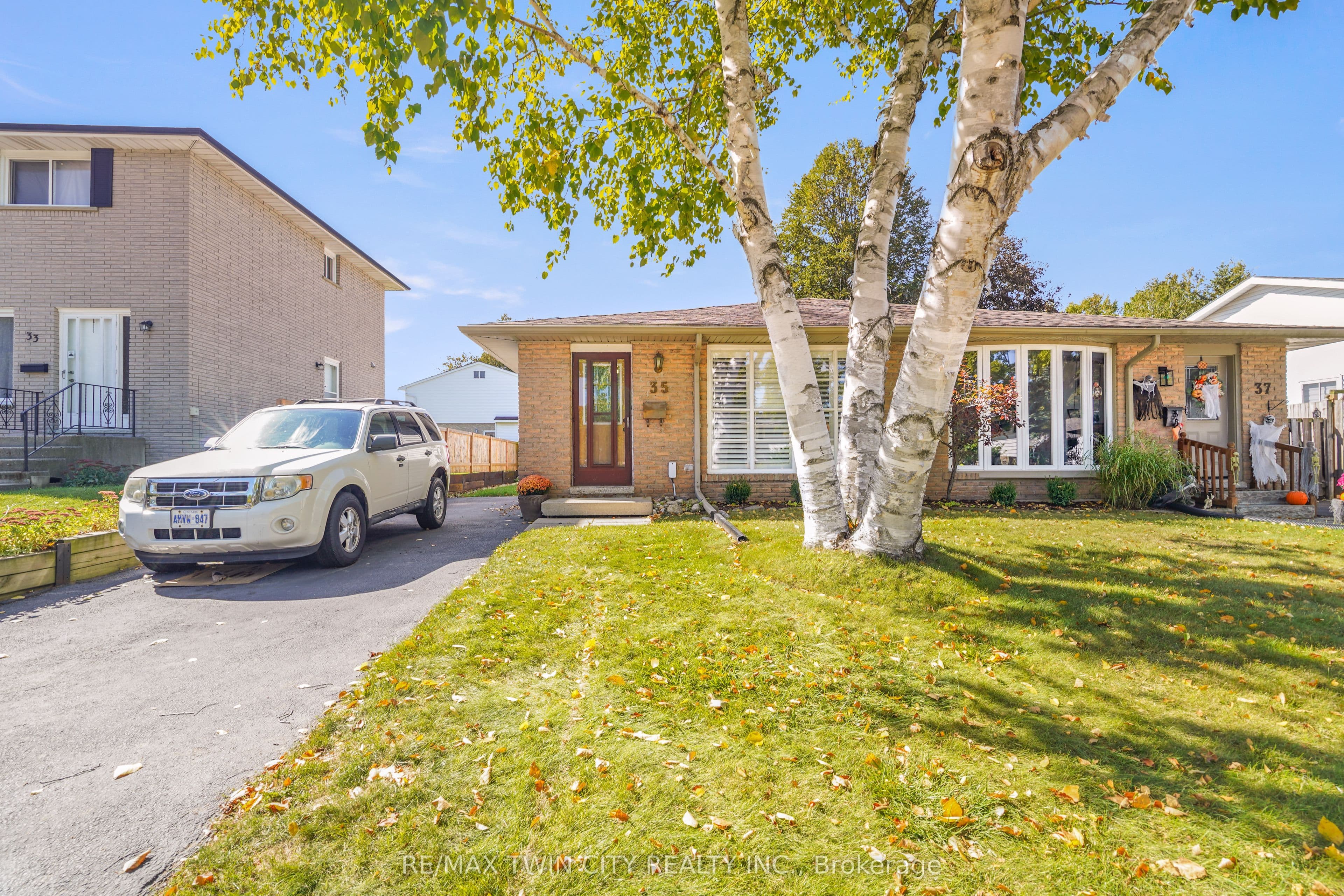 35 Ivanhoe Road, Brantford, ON N3R 6V1