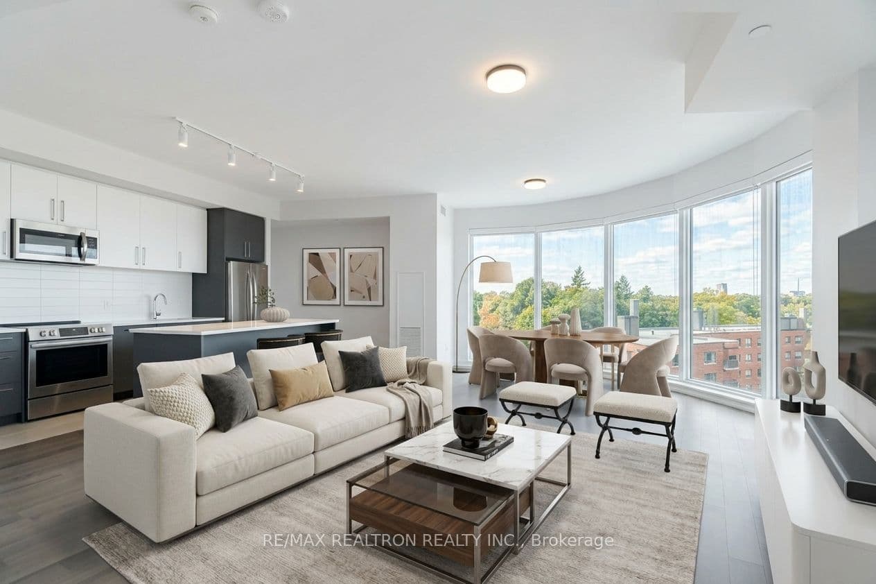 2525 Bathurst Street 1305, Toronto, ON M6B 2Y9
