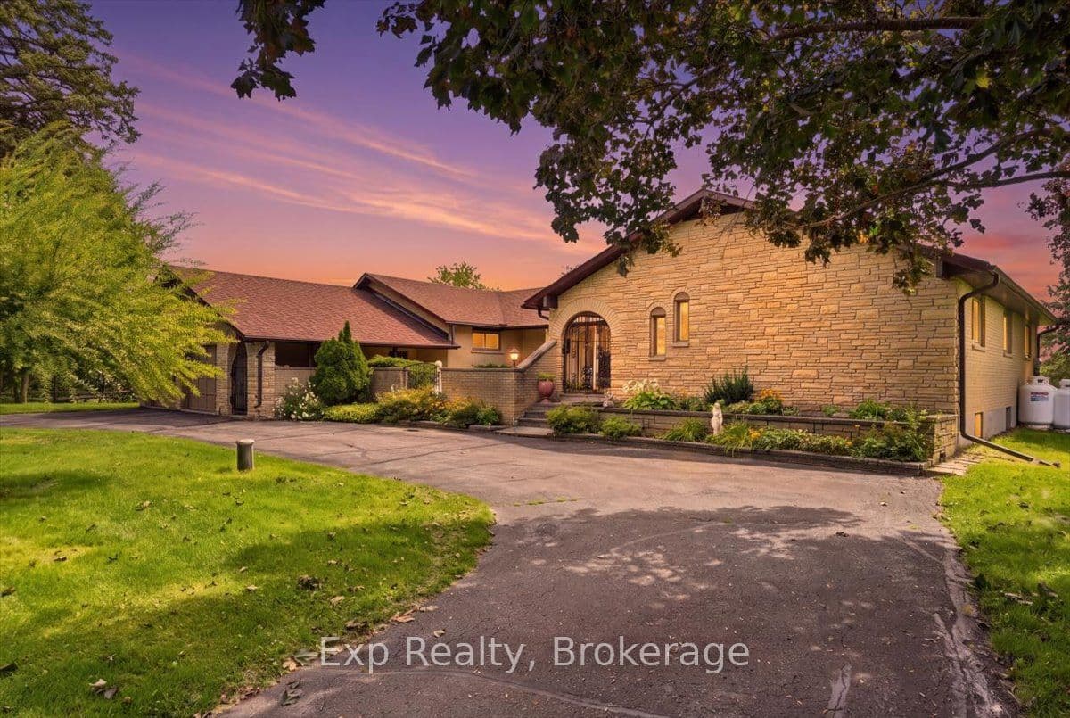 126 Casey Road, Belleville, ON K8N 4Z6