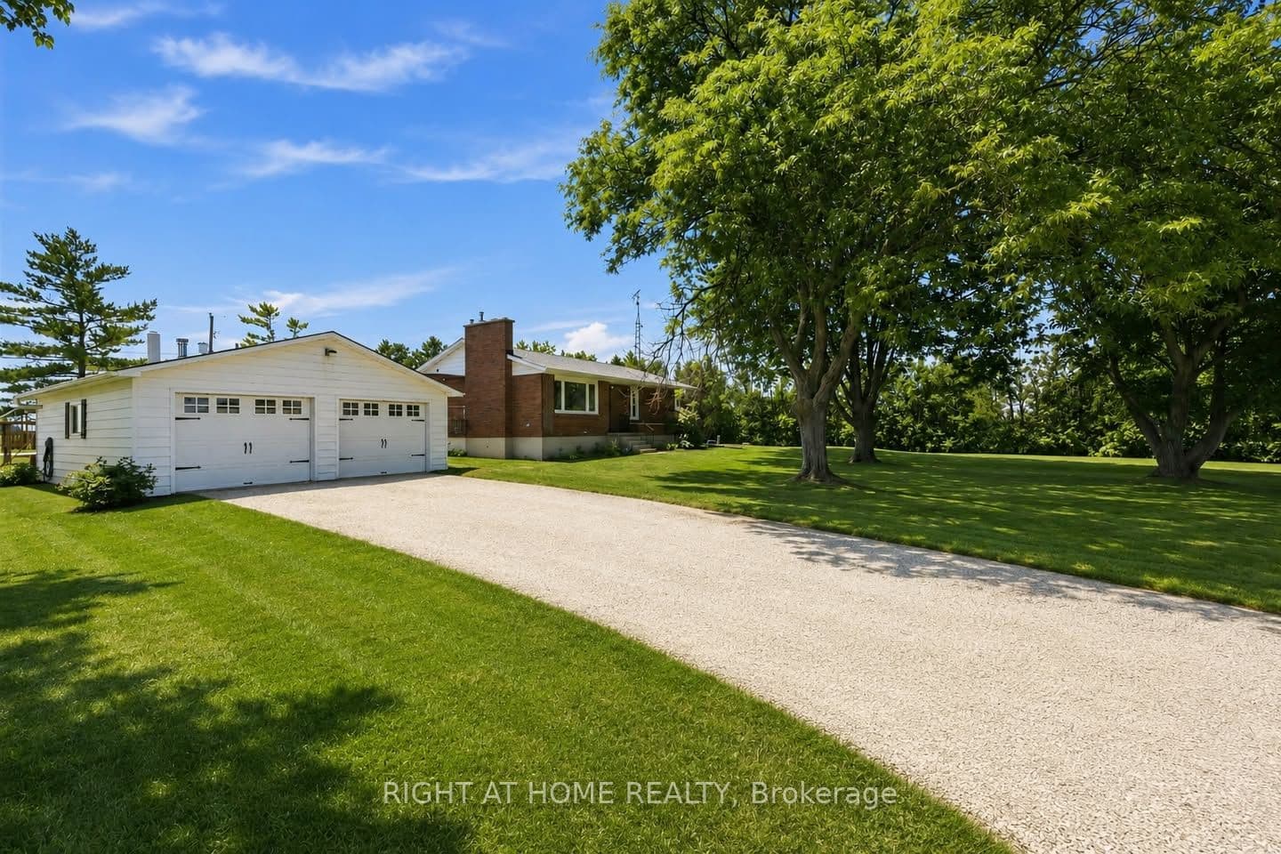 1933 Plank Road, St. Clair, ON N7T 7H5