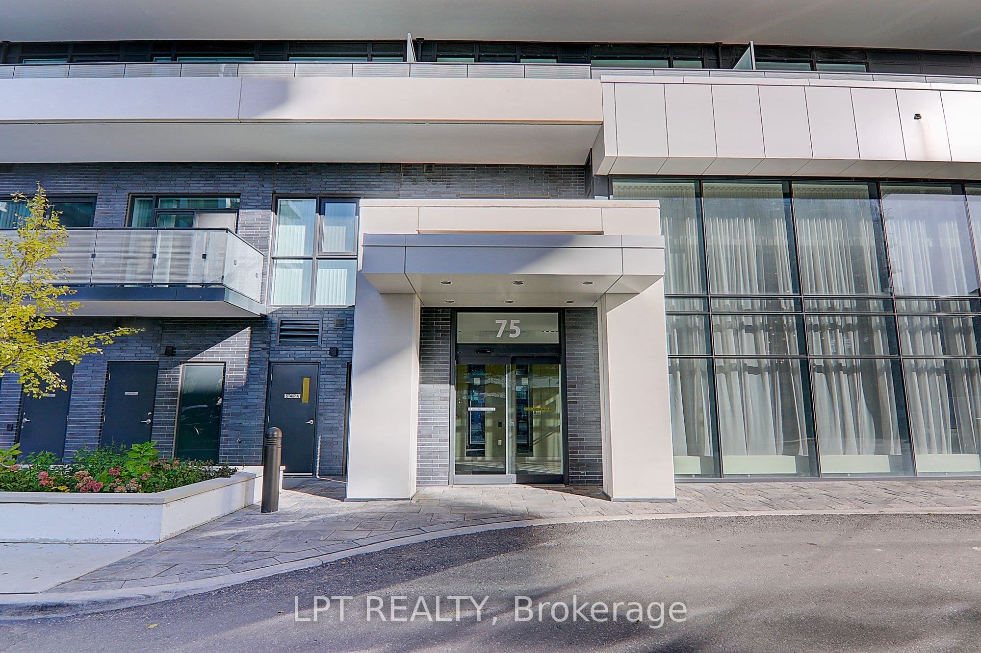 75 Oneida Crescent 1601, Richmond Hill, ON L4B 0H3