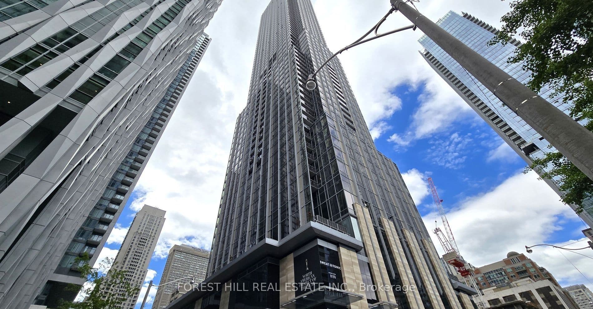 11 Yorkville Avenue 2411, Toronto, ON M4W 1L2