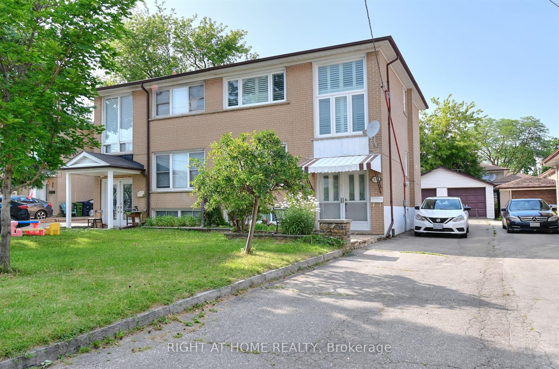 50 Chalkfarm Drive, Toronto, ON M3L 1L2