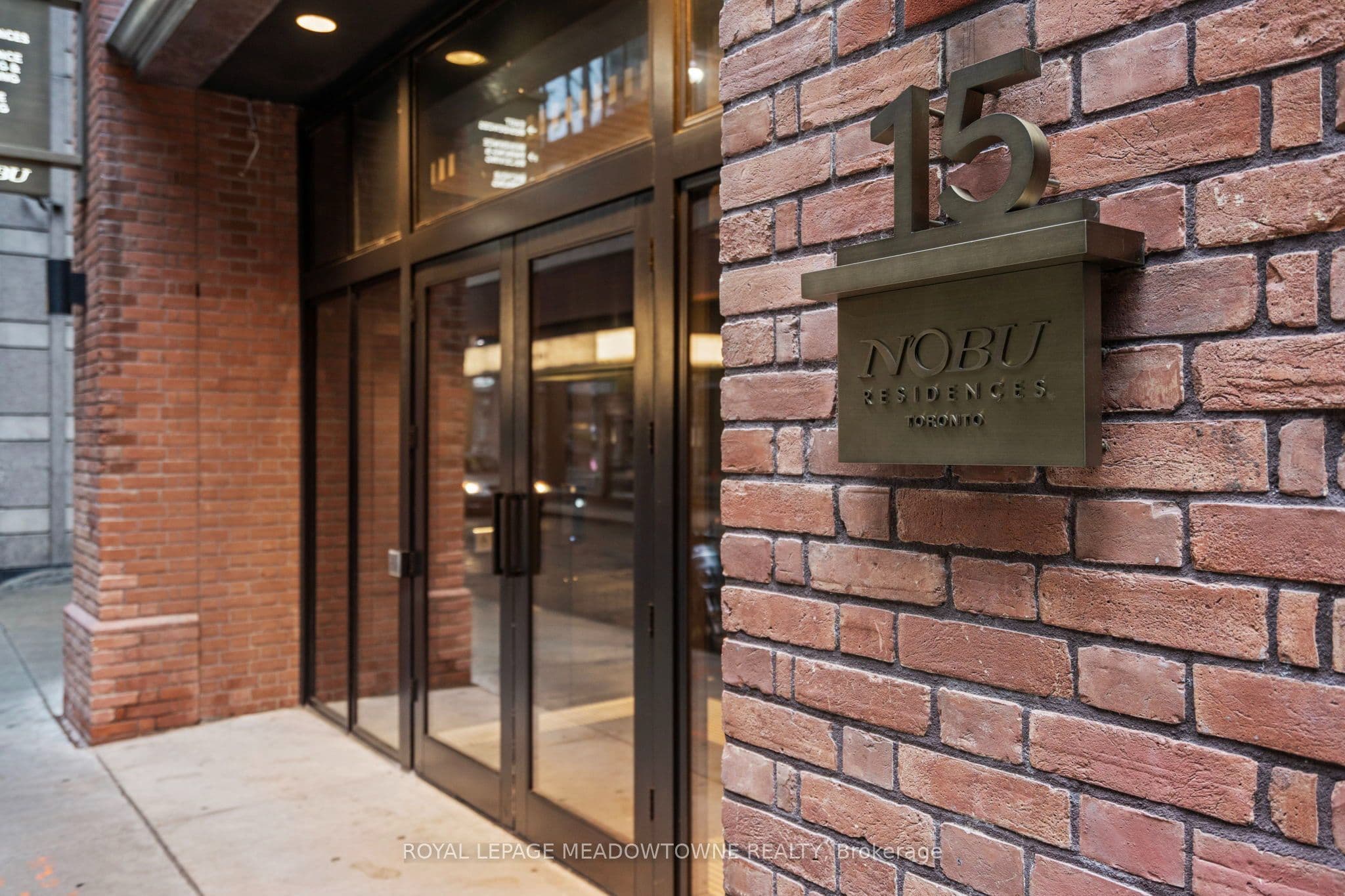 15 Mercer Street 813, Toronto, ON M5V 0T8