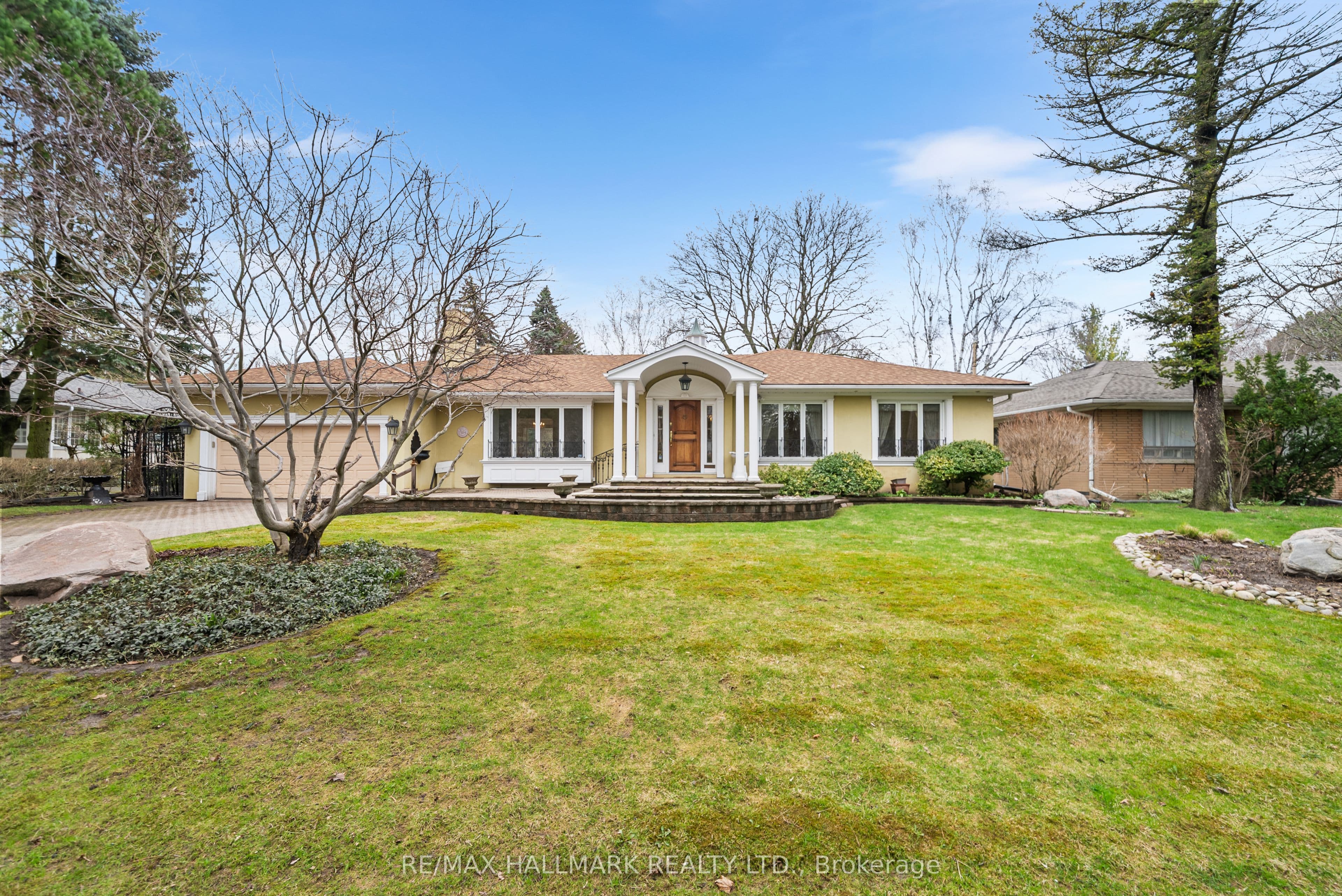 154 Valley Road, Toronto, ON M2L 1G4