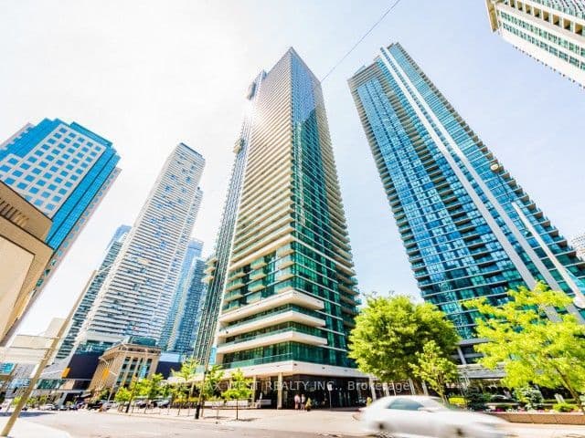 33 Bay Street 304, Toronto, ON M5J 2Z3