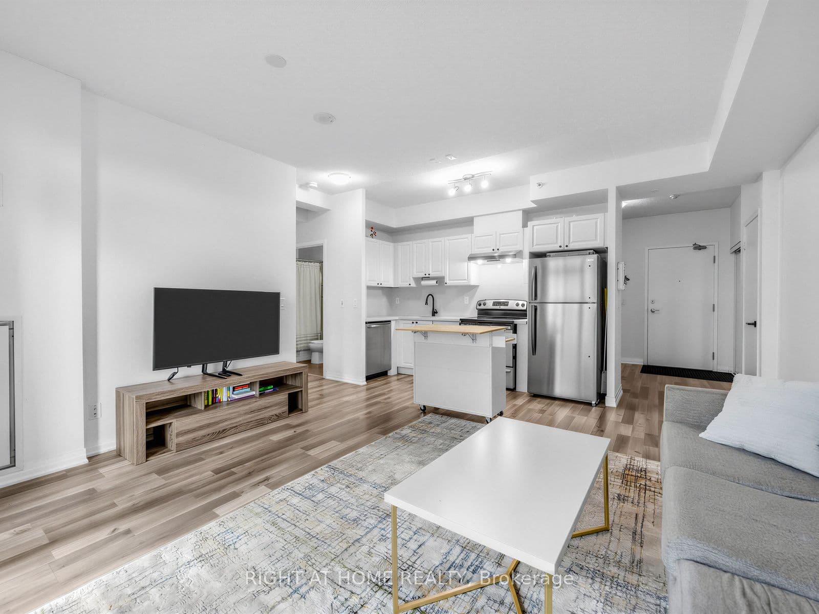 155 Legion Road N 208, Toronto, ON M8Y 0A7