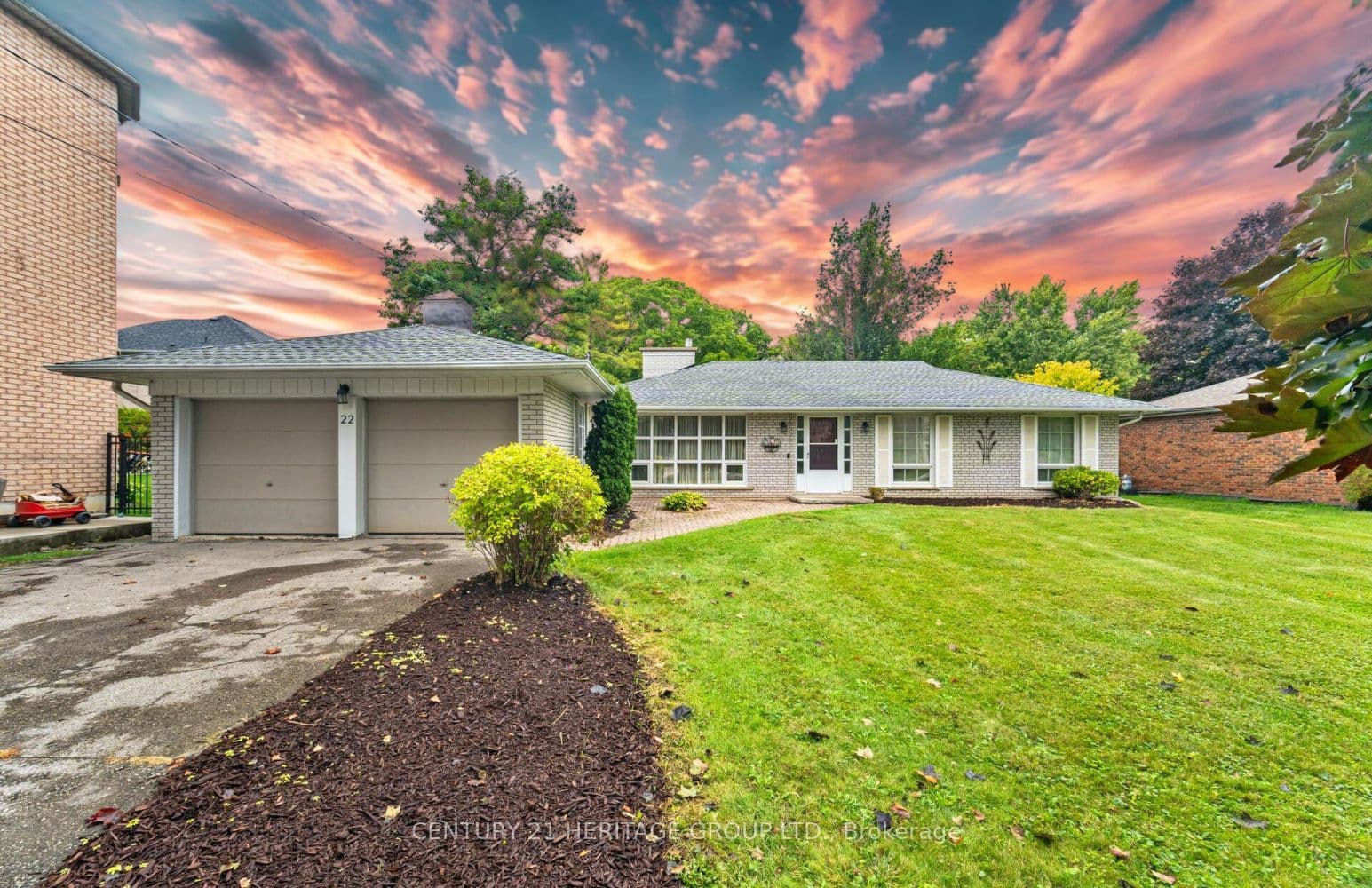 22 Poplar Drive, Richmond Hill, ON L4E 2X6