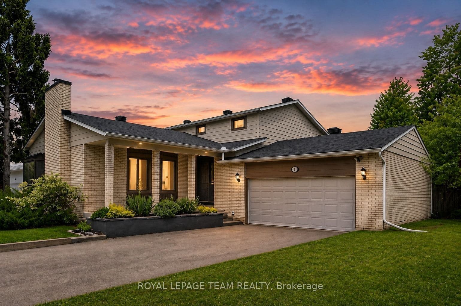 61 Amberwood Crescent, Country Place - Pineglen - Crestview and Area, ON K2E 7C2
