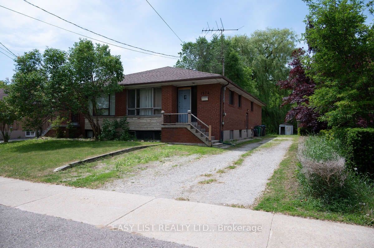 1574 Northmount Avenue, Mississauga, ON L5E 1Z1