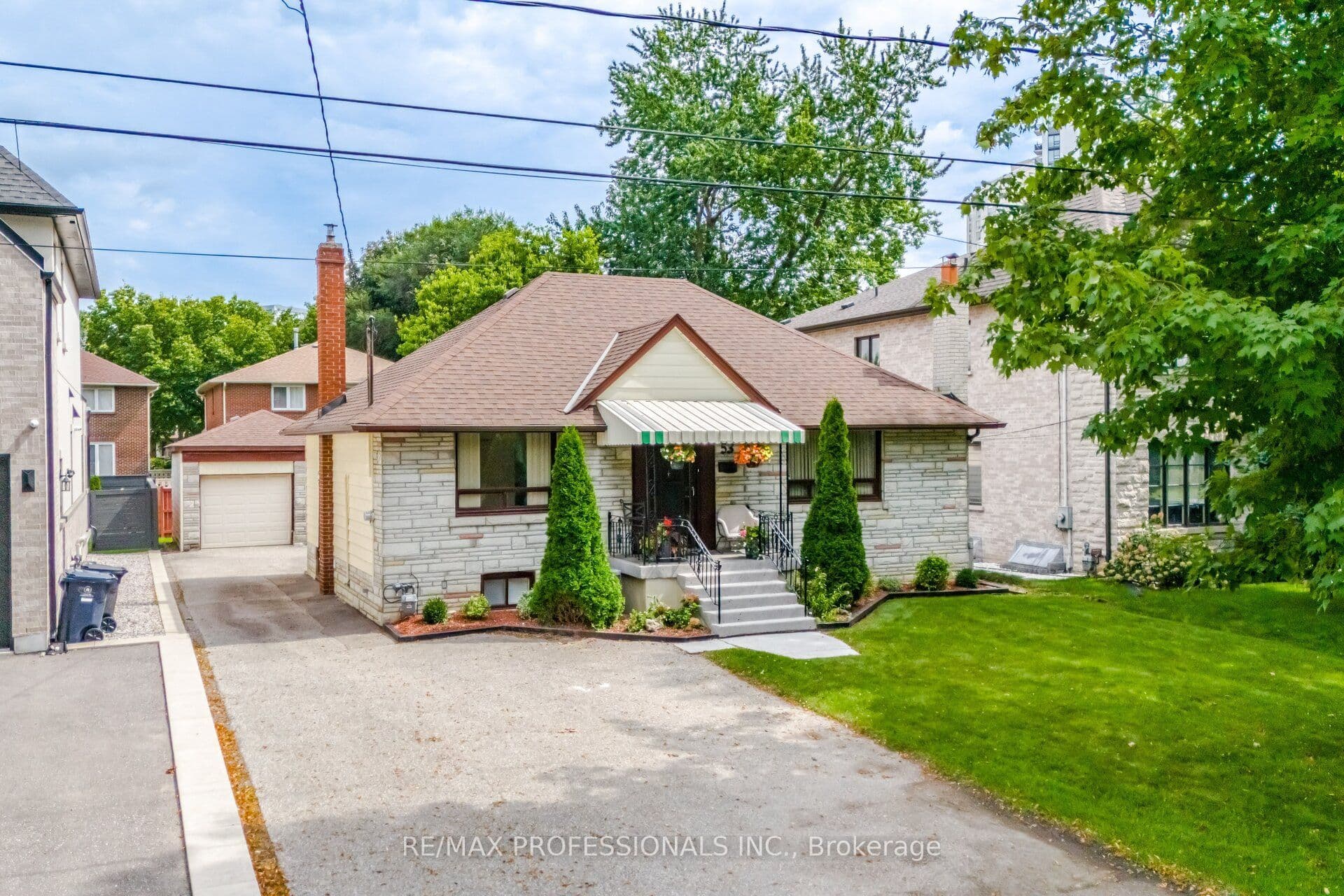 53 Wilmar Road, Toronto, ON M9B 3R8
