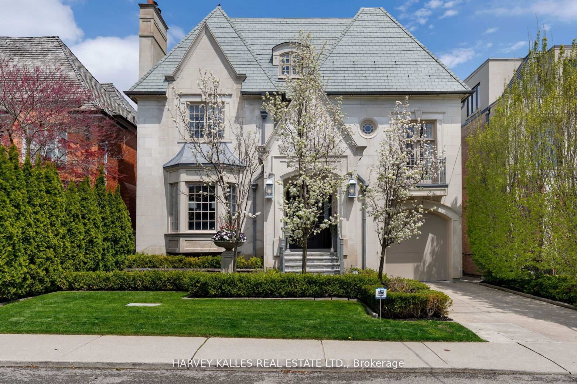 215 Dunvegan Road, Toronto, ON M5P 2P2