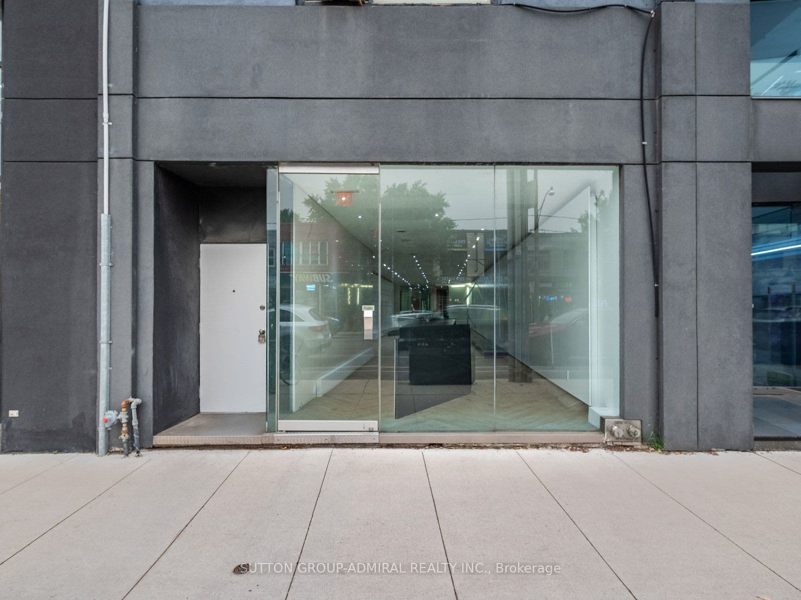 392 Eglinton Avenue W MAIN, Toronto, ON M5N 1A2