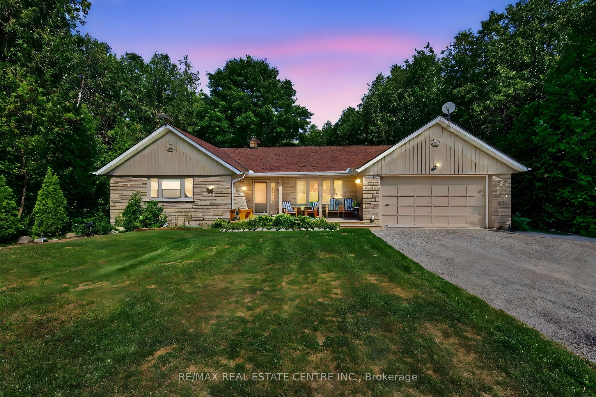 16 Cedar Lane Rd, Mono, ON L9W 6C8
