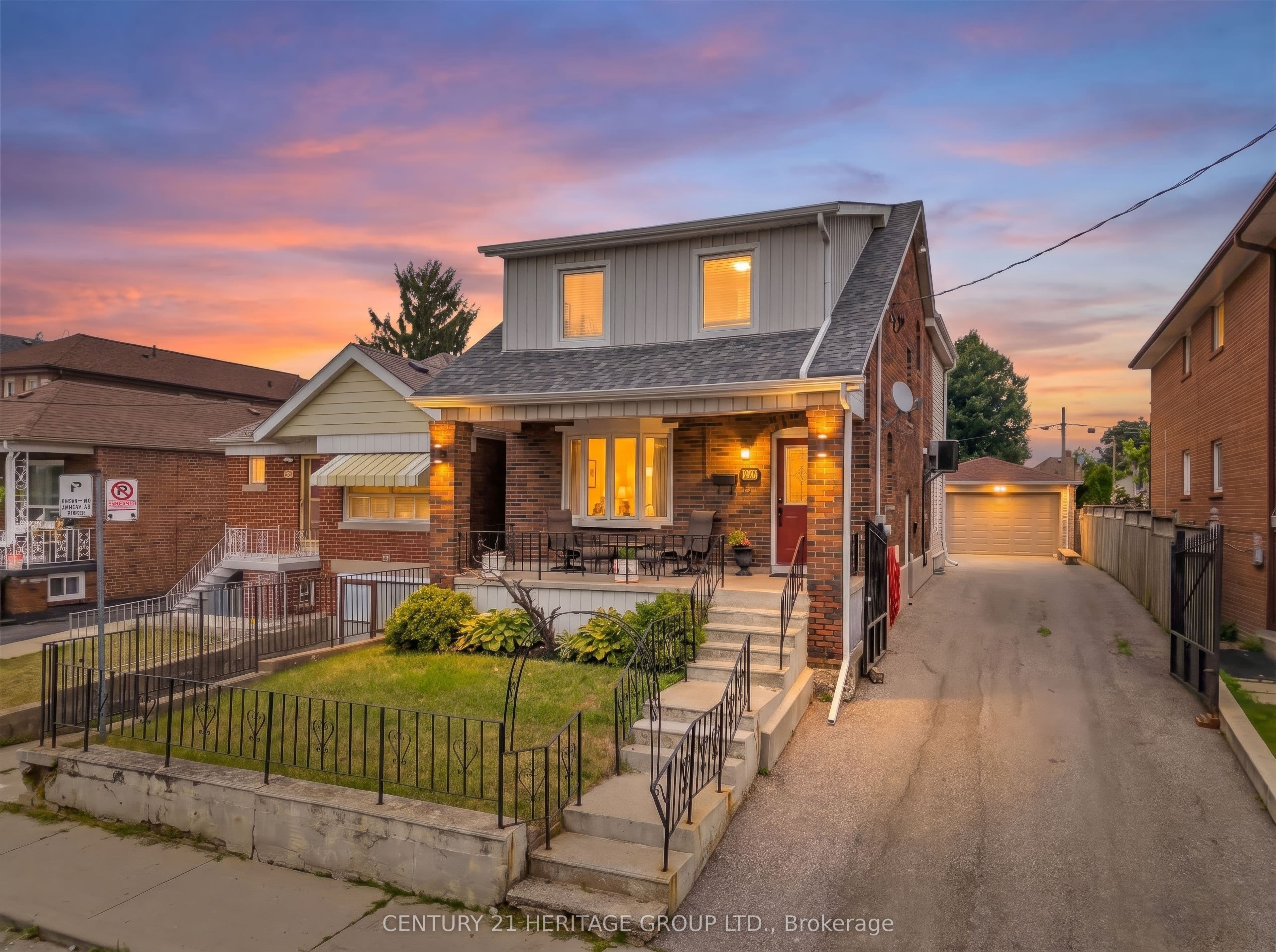 33 Sanderstead Avenue, Toronto, ON M6E 4X6