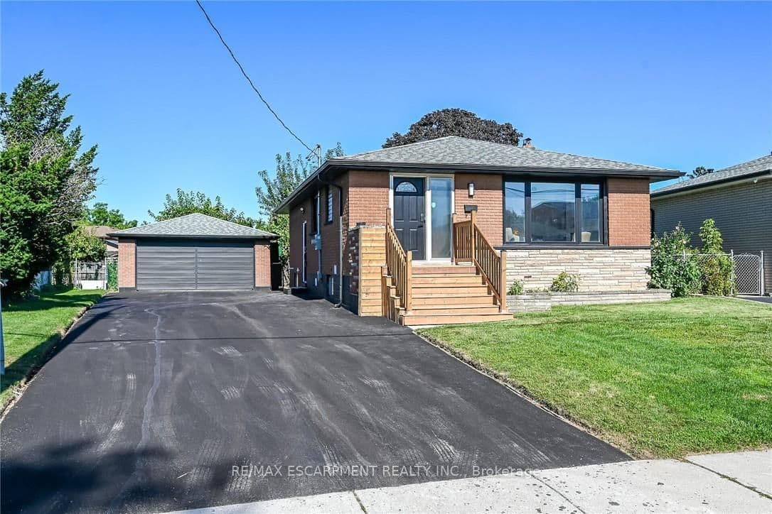 135 NUGENT Drive, Hamilton, ON L8H 2N3