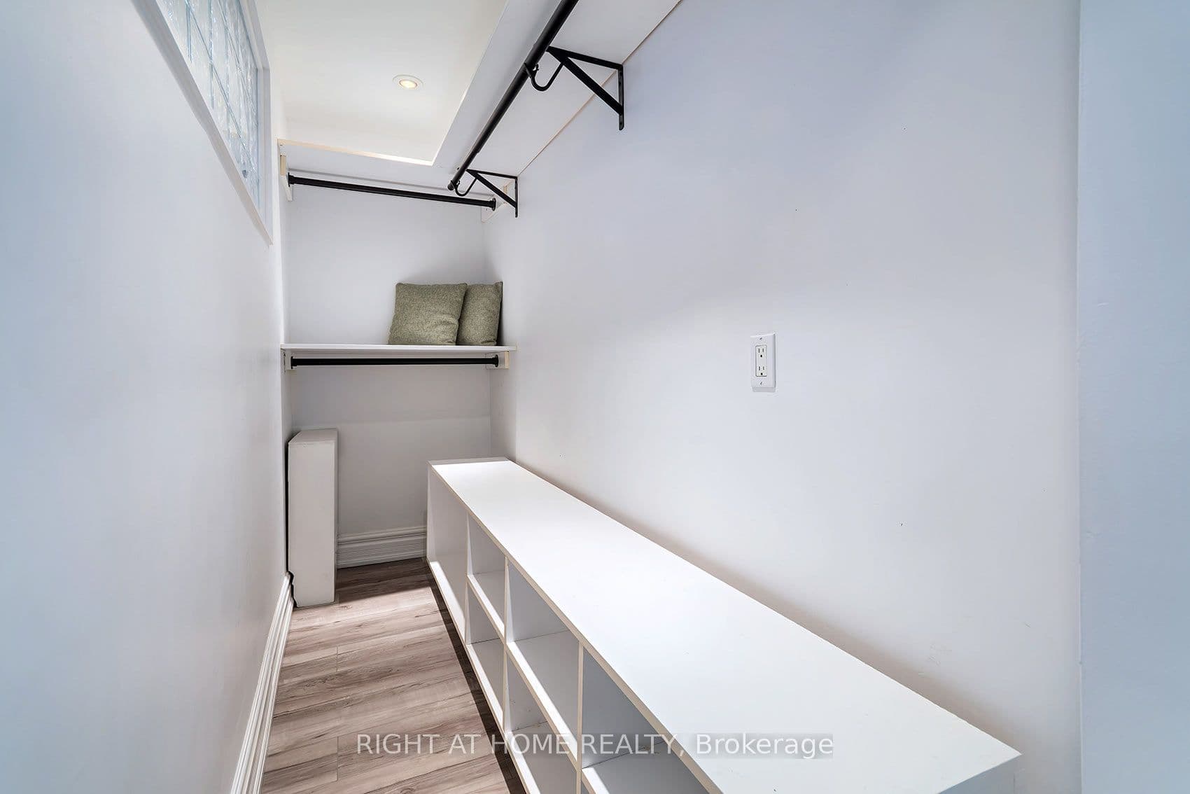 25 Pretoria Avenue, Toronto, ON M4K 1T2
