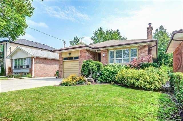 9 Stockbridge Avenue, Toronto, ON M8Z 4M6