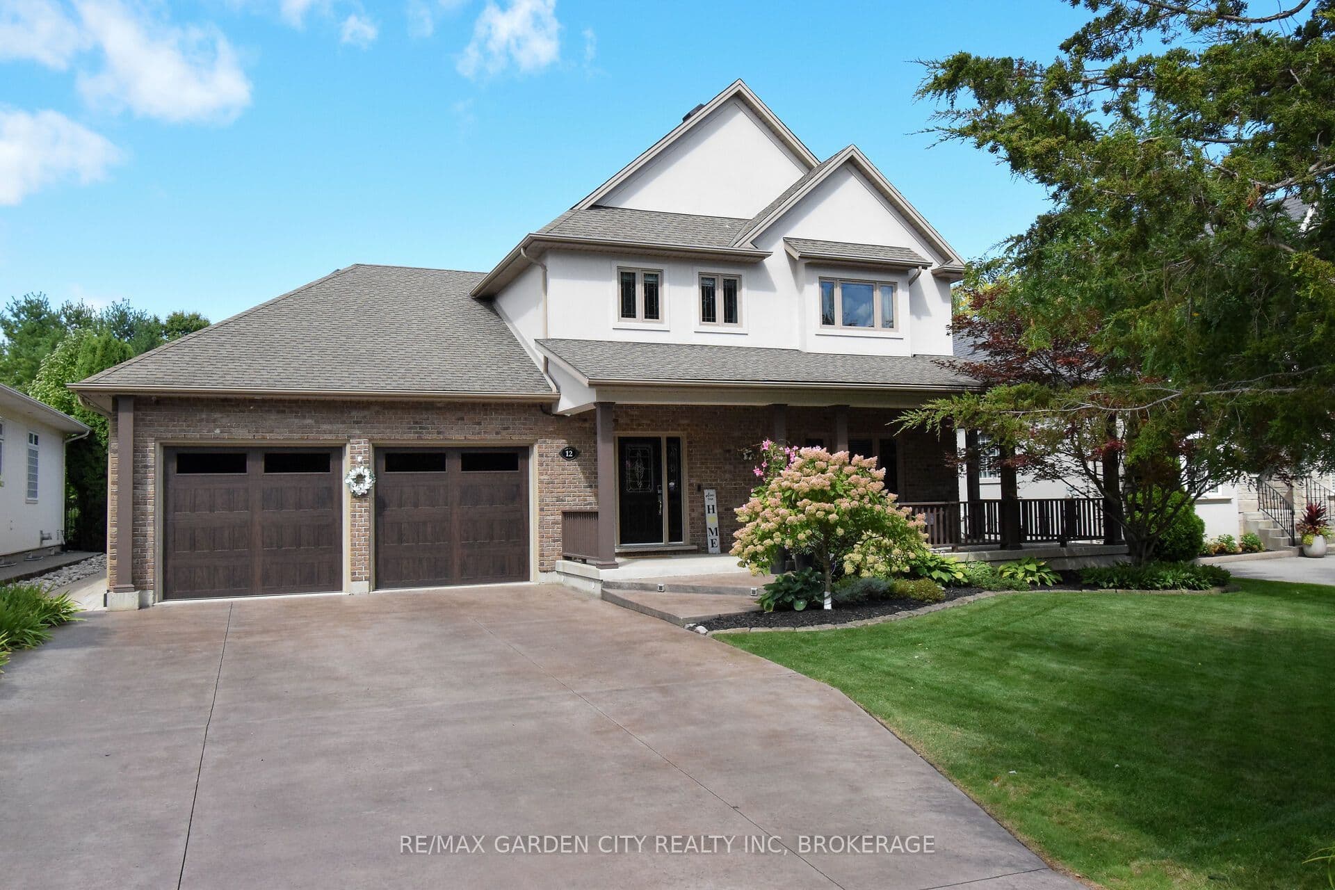 12 Power Glen Road, St. Catharines, ON L2R 0E5