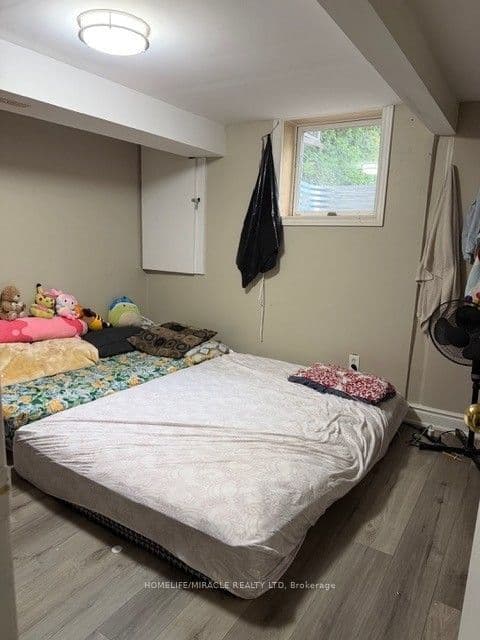43 Corby Crescent Main, Brampton, ON L6Y 1H3