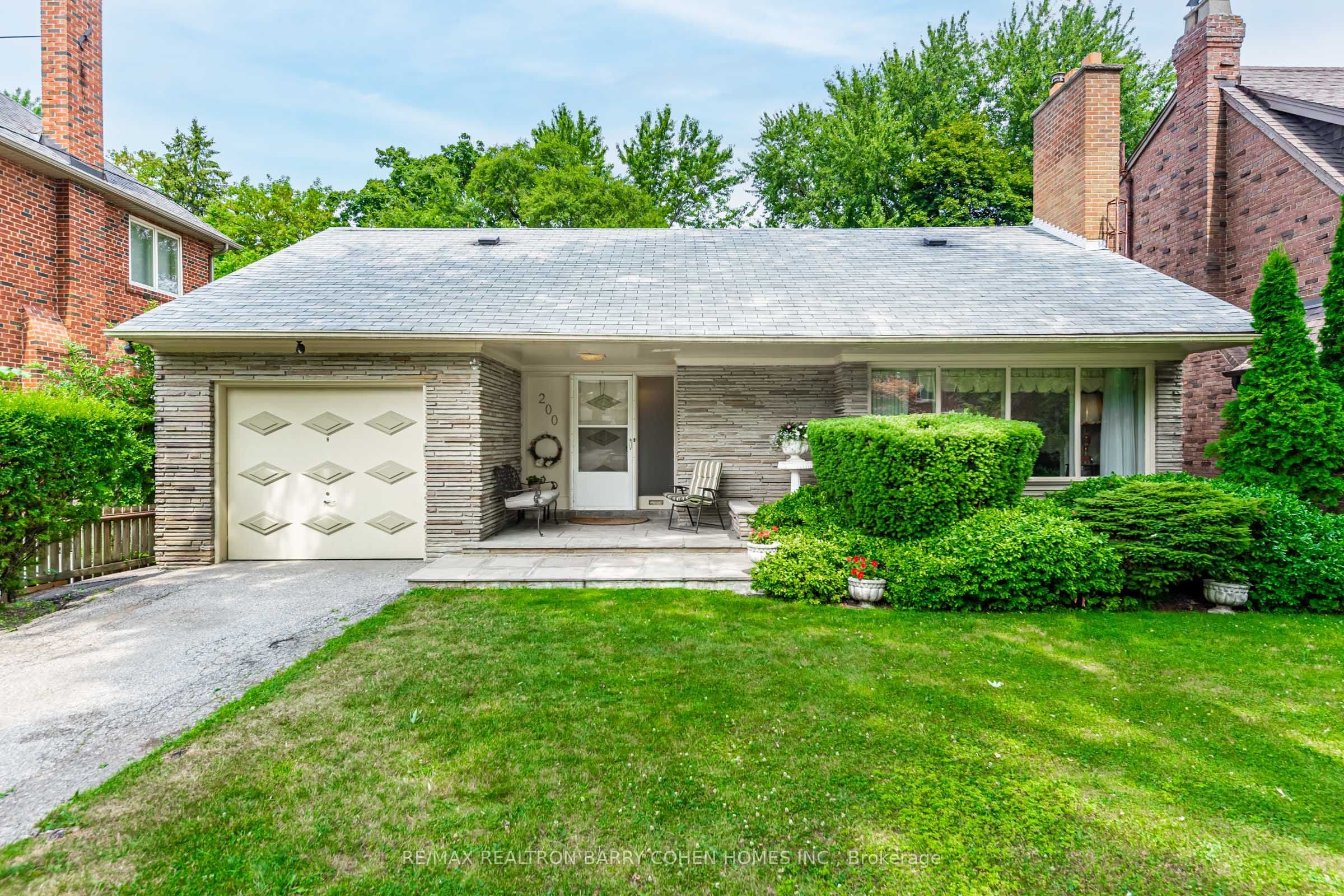 200 Cortleigh Boulevard, Toronto, ON M5N 1P5
