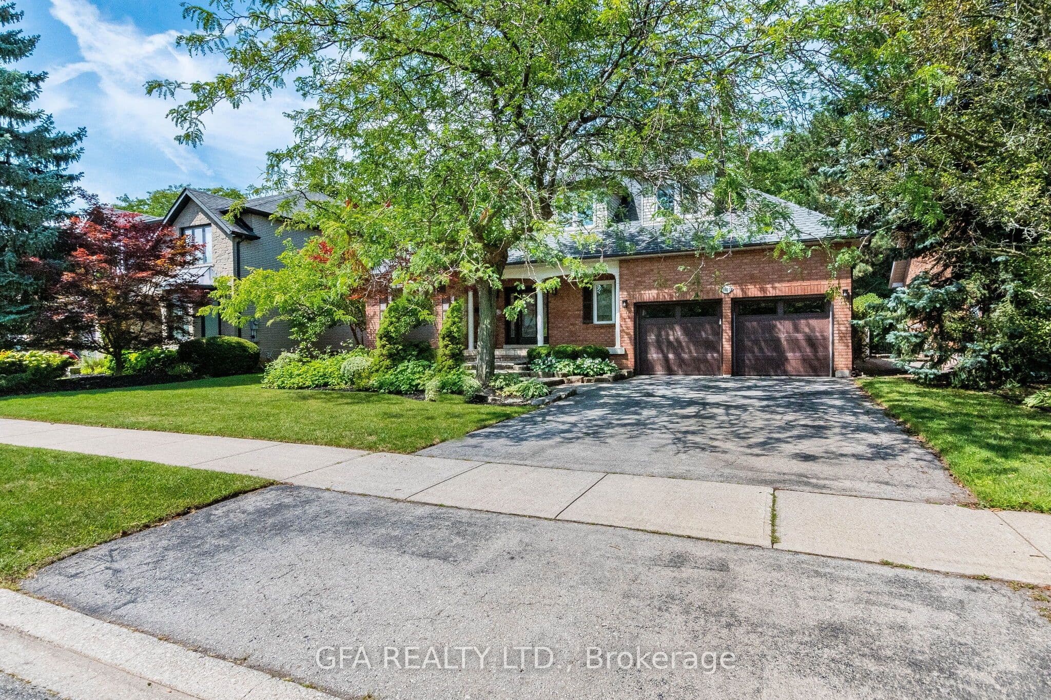 1027 Masters Green, Oakville, ON L6M 2N7