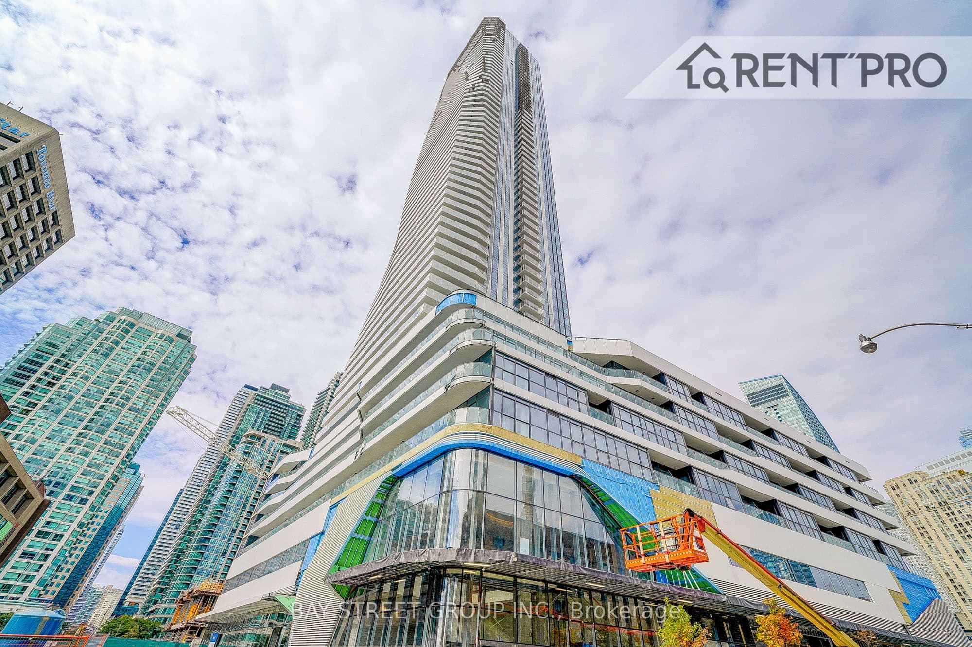28 Freeland Street 1410, Toronto, ON M5E 0E3