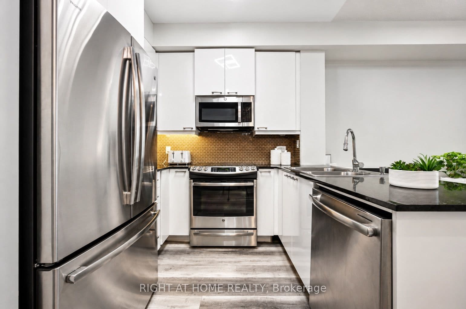 1328 Birchmount Road 607, Toronto, ON M1R 0B6