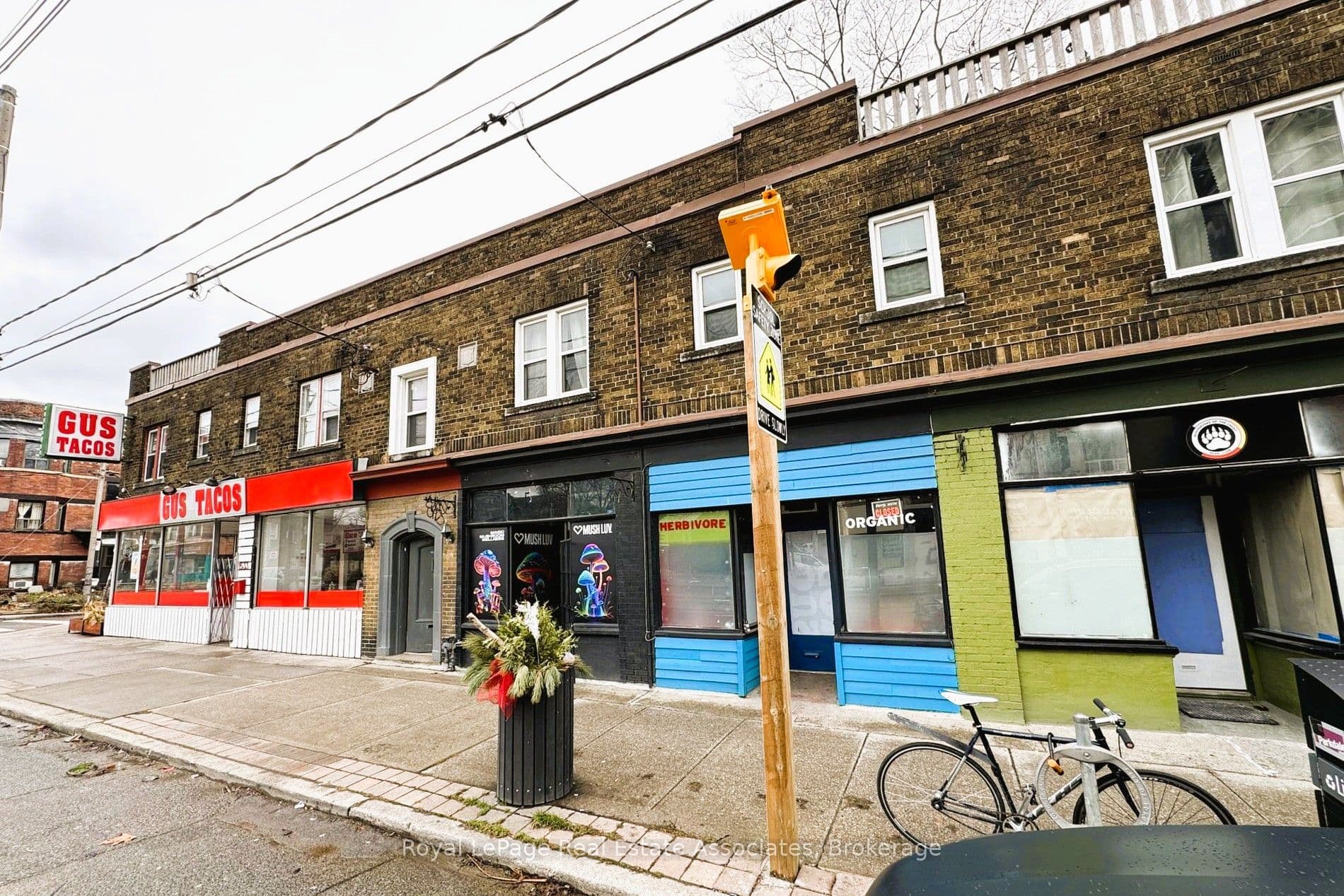 1537 Queen Street W A, Toronto, ON M6R 1A7