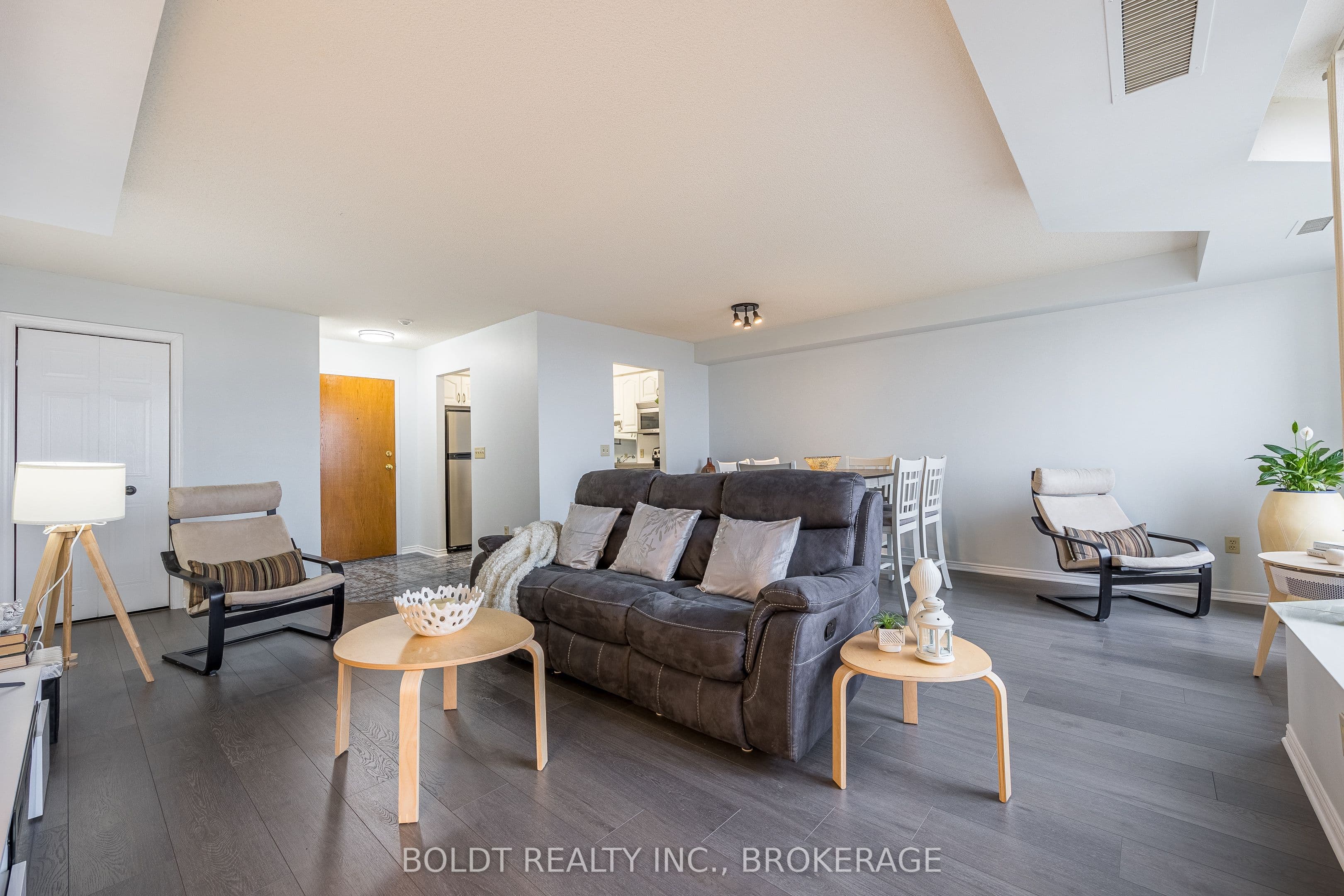 81 Scott Street 812, St. Catharines, ON L2N 7L5