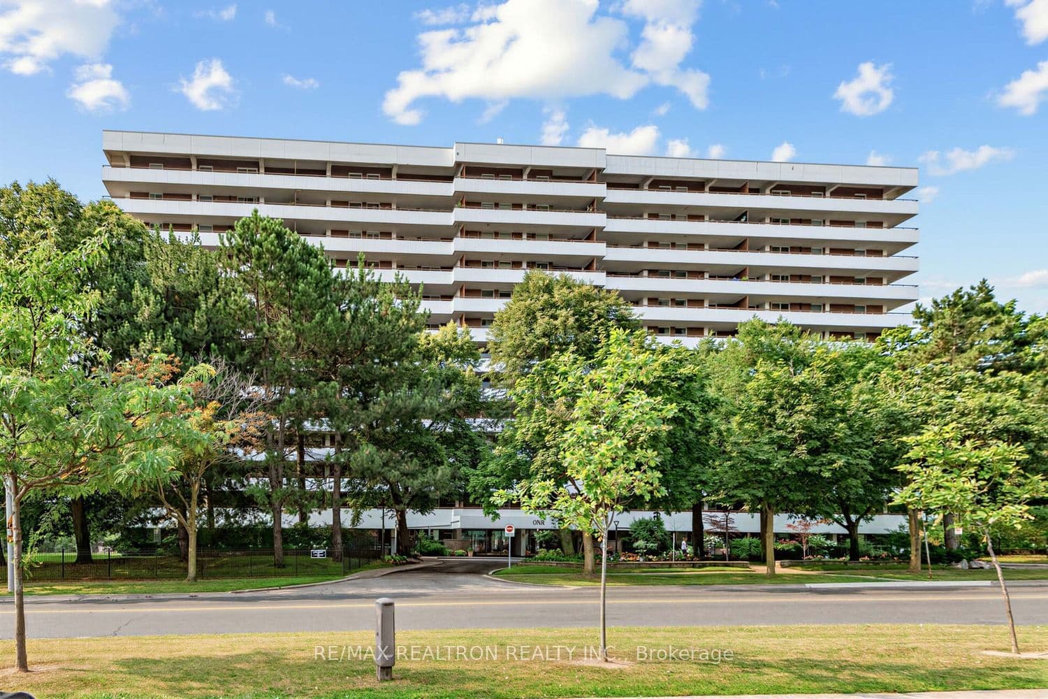 1 Royal Orchard Boulevard 211, Markham, ON L3R 2N7